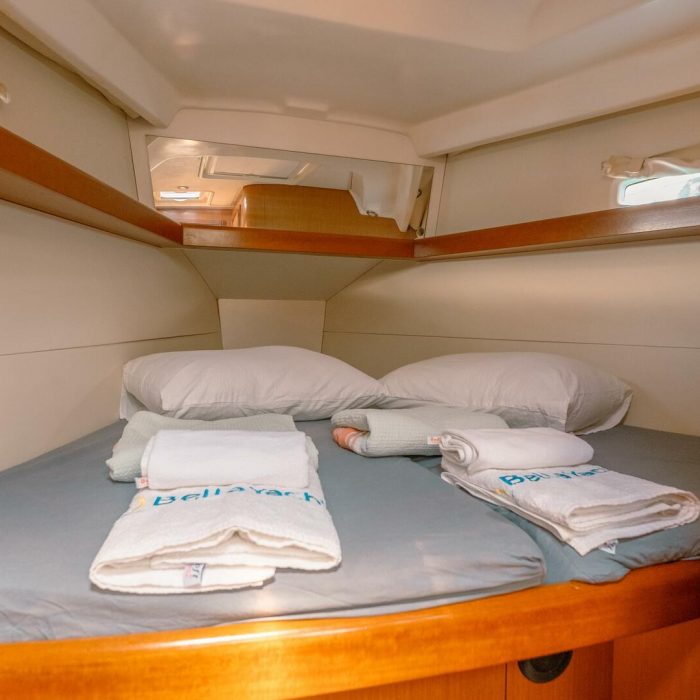 Premium | Oceanis 40 photo 30
