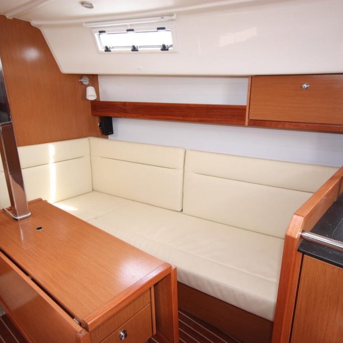 Big Kahuna | Bavaria Cruiser 32 photo 9