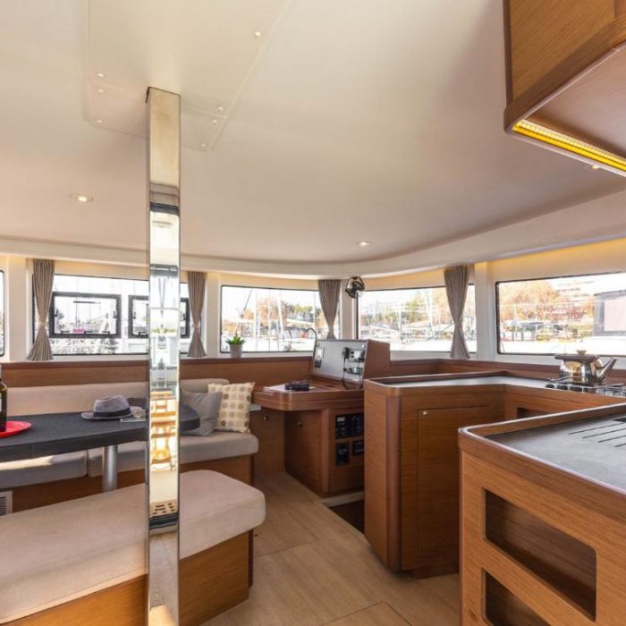 Amici | Lagoon 42 photo 6