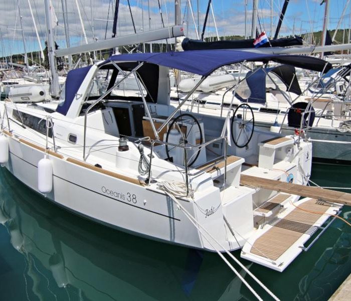 Aura | Oceanis 38.1 photo 2