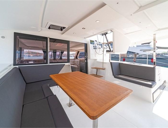 Vetrohod | Fountaine Pajot Isla 40 photo 4