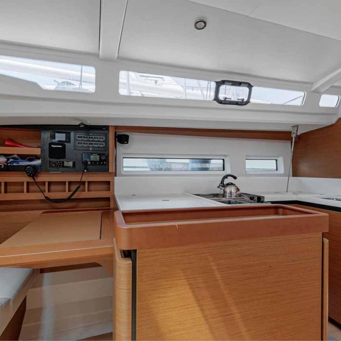 Mystic Blue | Sun Odyssey 440 photo 10