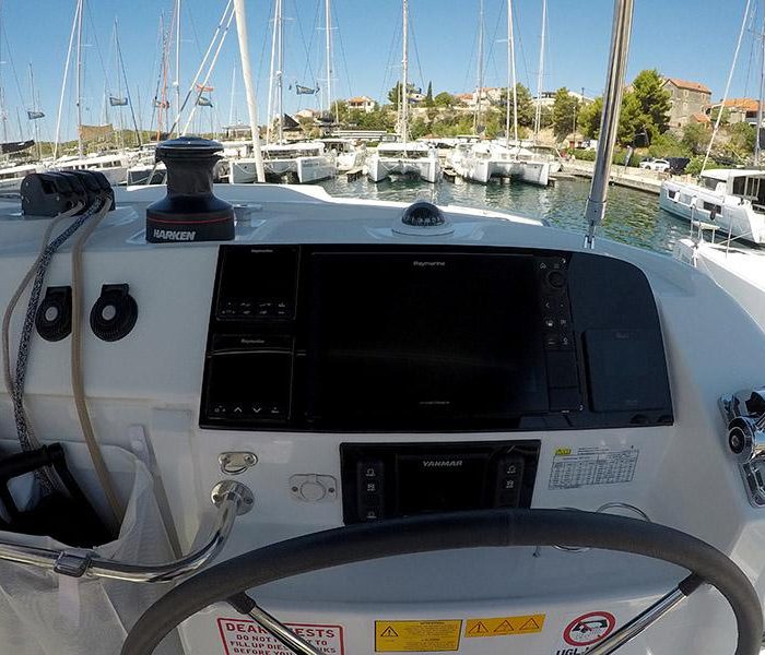 Tom Cat | Lagoon 40 photo 8