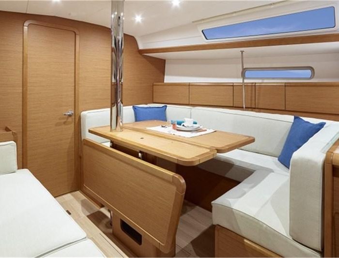 Maluna | Sun Odyssey 389 (3Cab) photo 8
