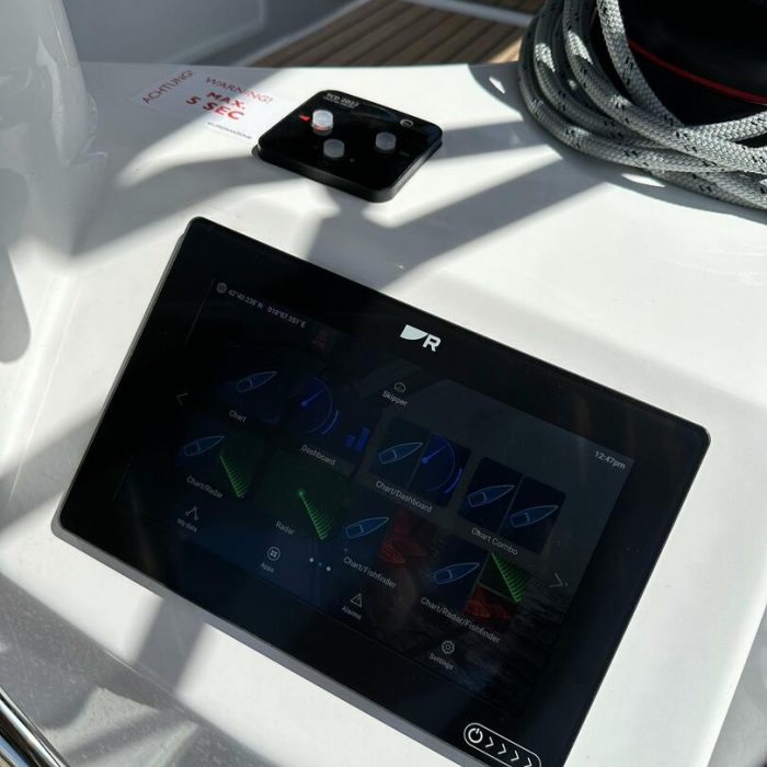 Bobo | Sun Odyssey 410 photo 14