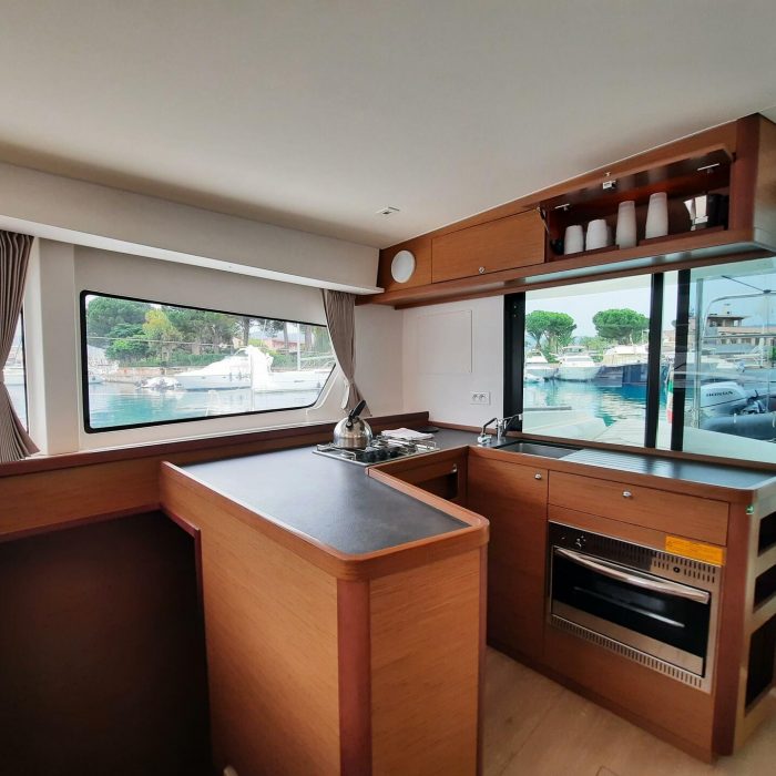 Senza SE (A/C and Generator) | Lagoon 42 photo 8