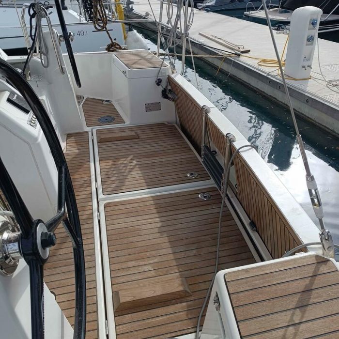 FUNKY ONE | Sun Odyssey 440 photo 1
