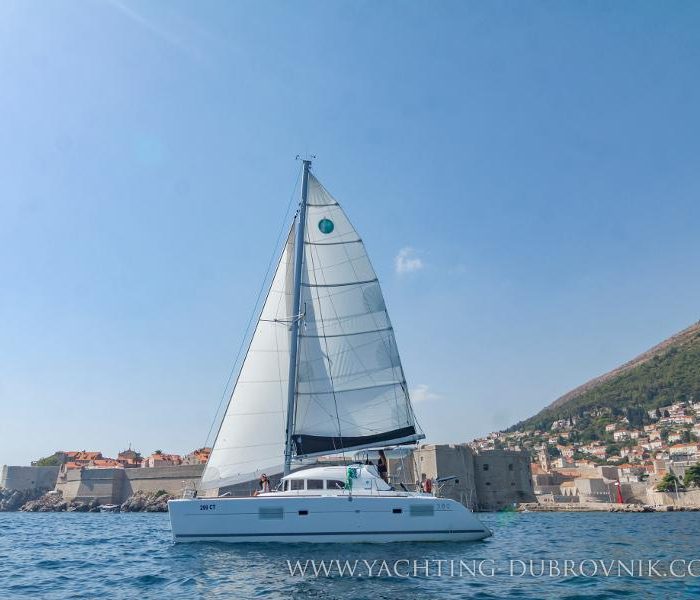 Gratia | Lagoon 380 photo 4