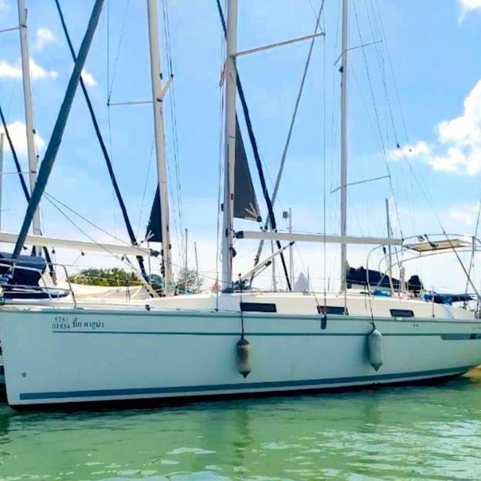Big Kahuna | Bavaria Cruiser 32 photo 4
