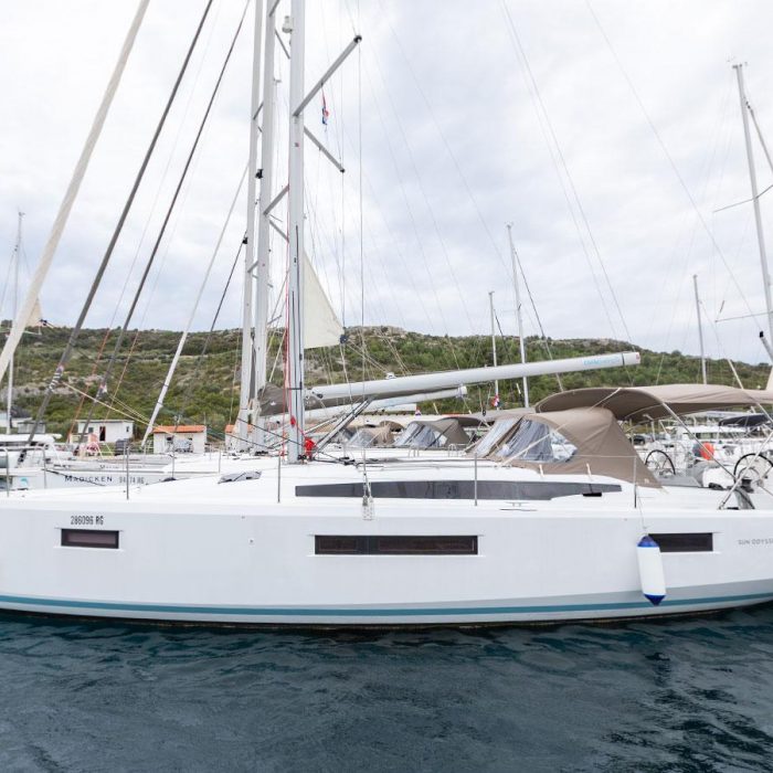 OSKAR  new 2024 (air condition, solar panels) | Sun Odyssey 410 photo 2