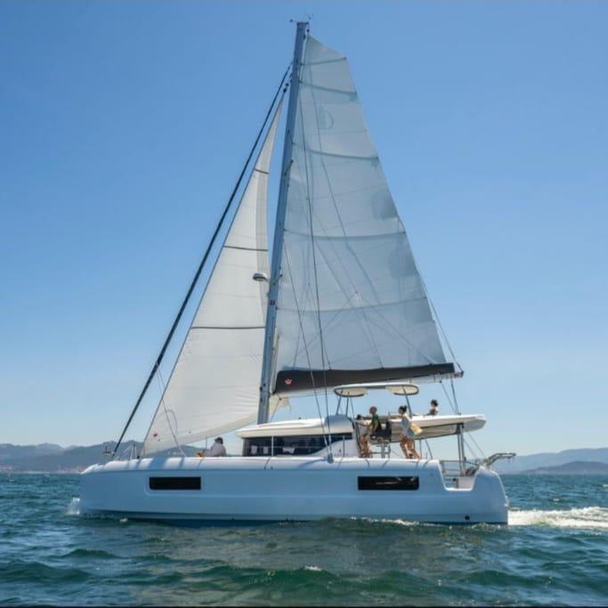 Premium | Lagoon 43 photo 1