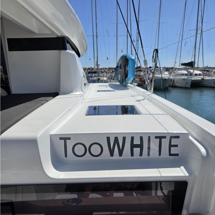 Too White | Lagoon 43 photo 4