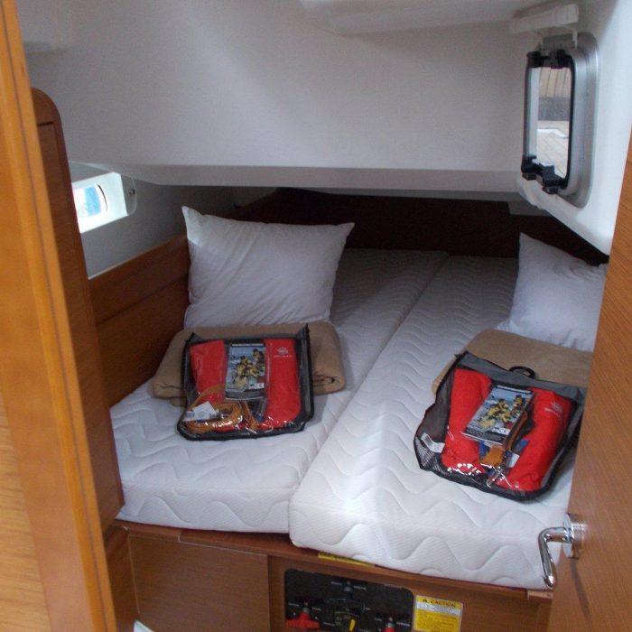 Dark Eyes | Sun Odyssey 419 photo 9