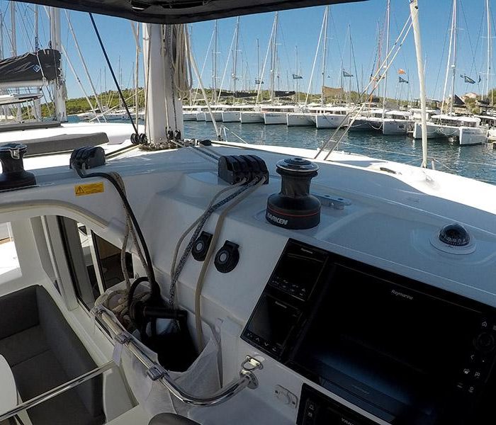 Tom Cat | Lagoon 40 photo 3