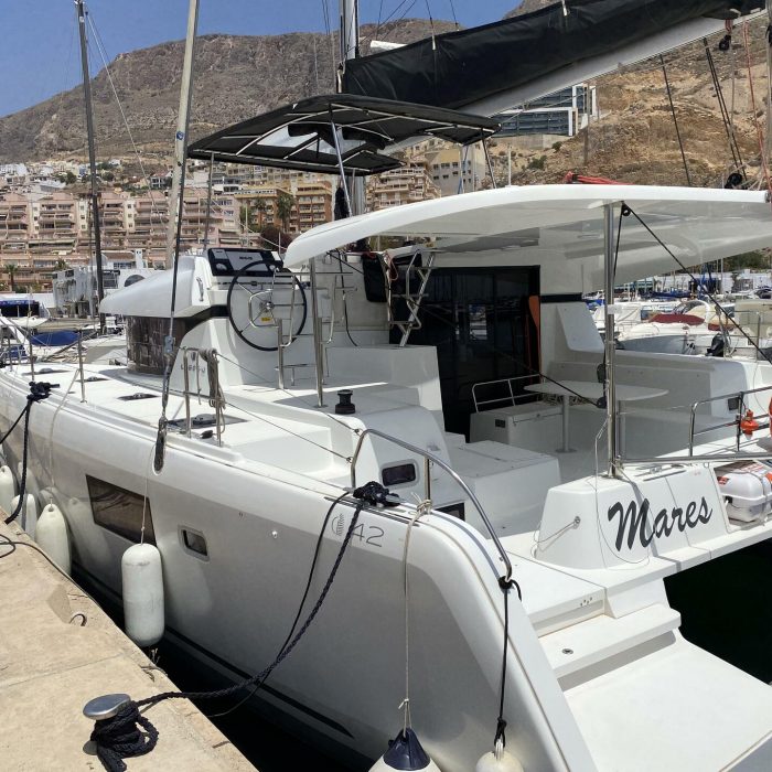 Mares | Lagoon 42 photo 11