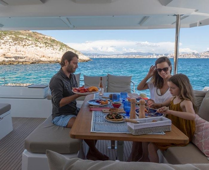 Felis | Fountaine Pajot Astrea 42 photo 3