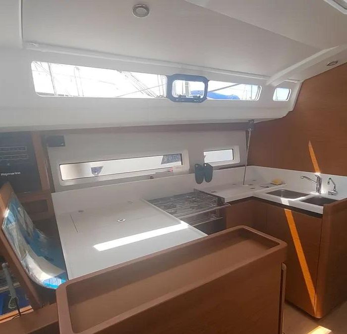 Greta | Sun Odyssey 440 photo 8