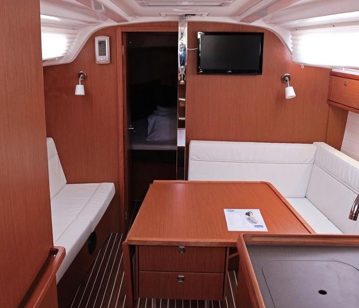 Andrea | Bavaria Cruiser 37 photo 5