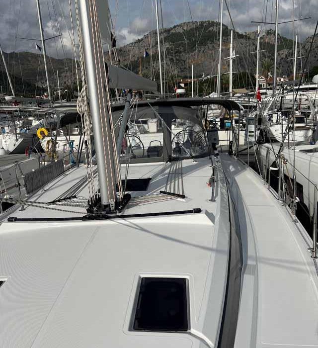Nava | Bavaria C42 photo 2