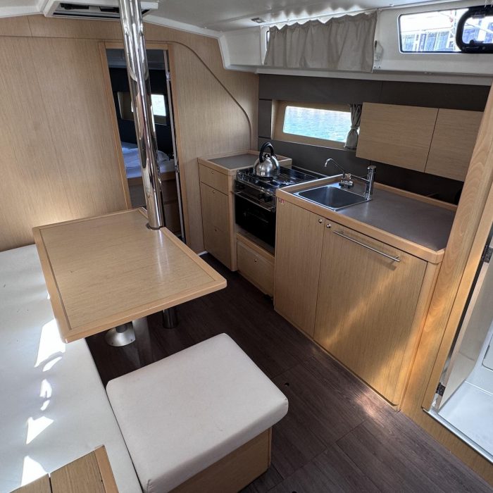 Felina | Oceanis 38 photo 7