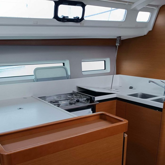 FUNKY ONE | Sun Odyssey 440 photo 8