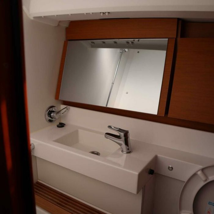Diamond | Sun Odyssey 440 photo 19 Diamond | Sun Odyssey 440 photo 19