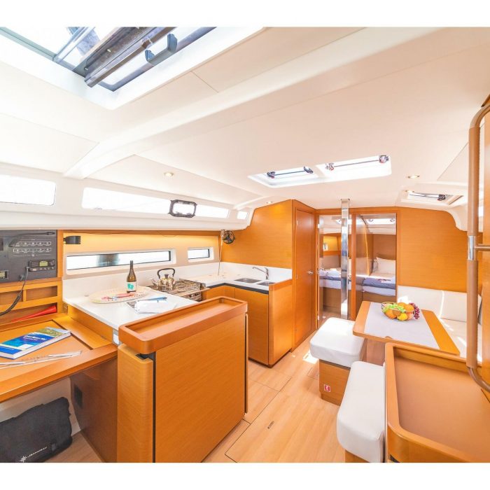 Lefkippi | Sun Odyssey 440 photo 13