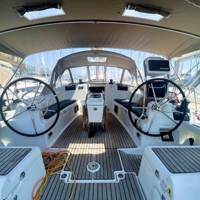 LADY LINDA | Sun Odyssey 439 photo 1