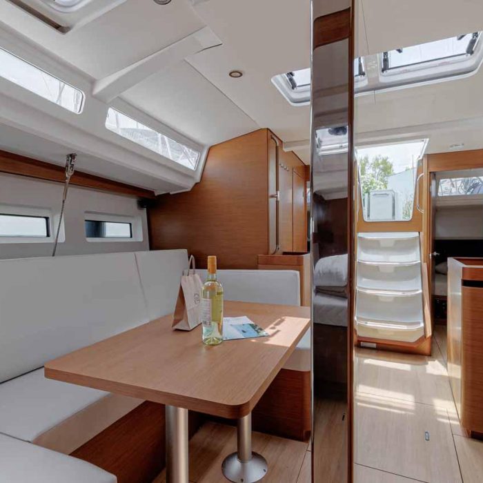 Mystic Blue | Sun Odyssey 440 photo 11