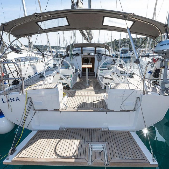 LINA 2020 (new sails 2024., air condition) | Elan E5 photo 2