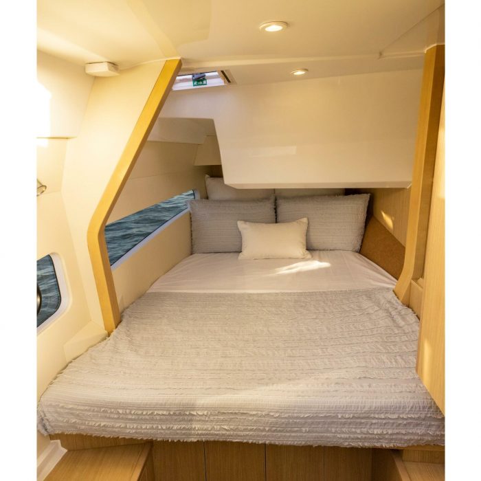 Batcat | Aquila 32 Sport photo 20