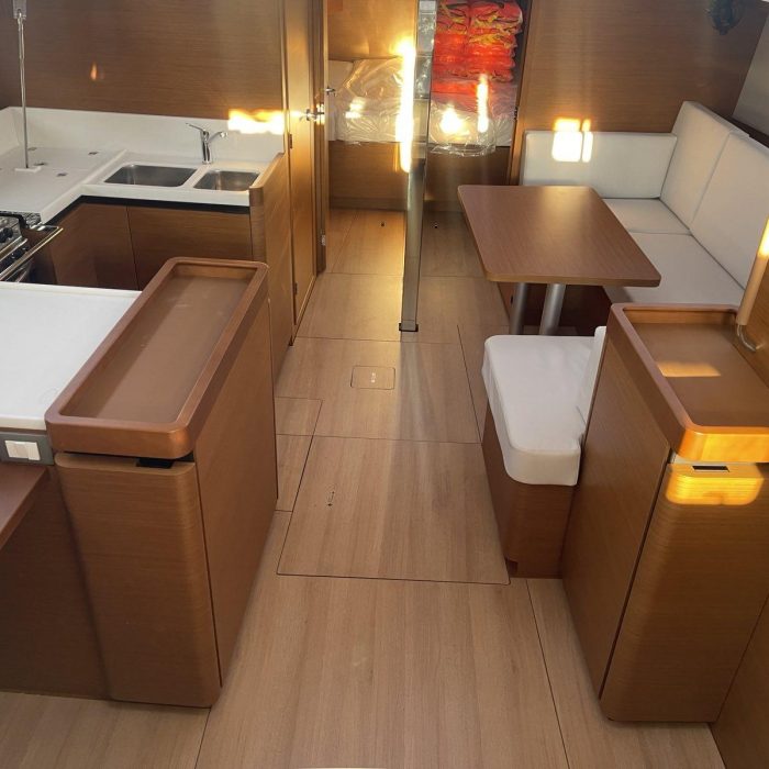 Virginia (A/C, Gen. 10kVA, Watermaker 160L/h, Electric Winch) | Sun Odyssey 440 photo 7