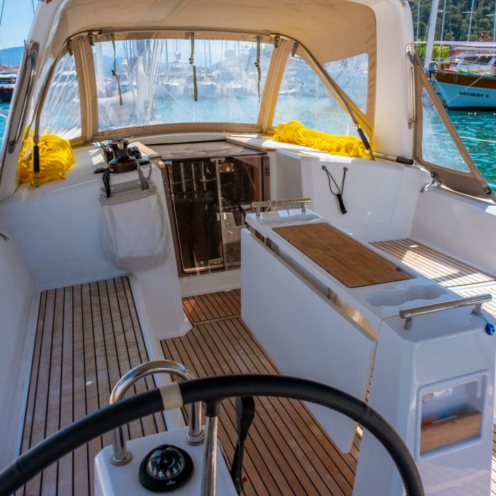 TRITON 89 | Oceanis 38.1 photo 5