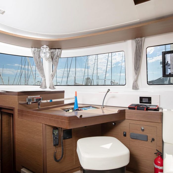 Long Island | Lagoon 46 photo 13
