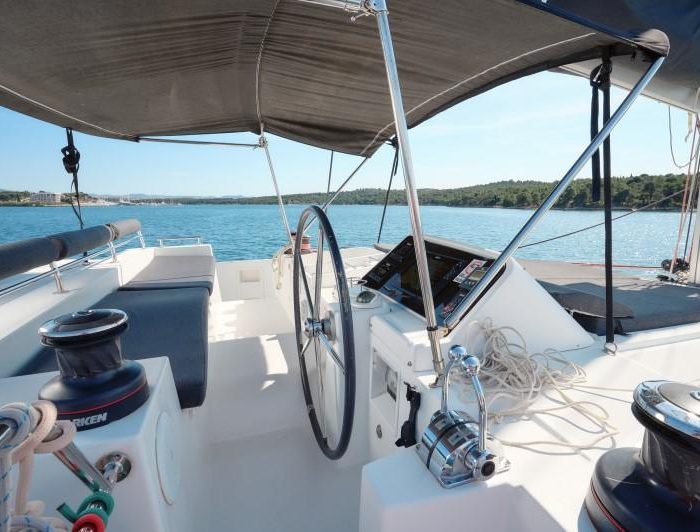 Zuzo 2 | Lagoon 450 photo 9