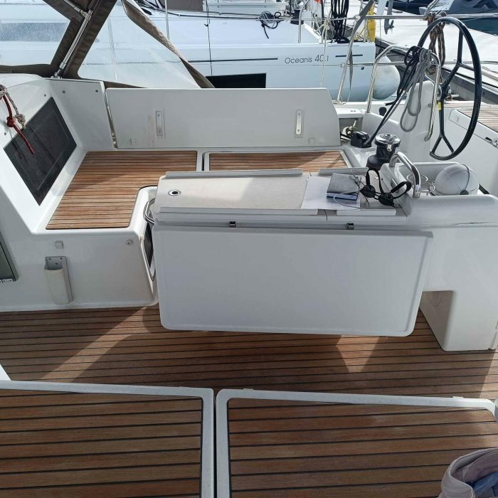 FUNKY ONE | Sun Odyssey 440 photo 5