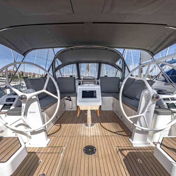 Livia | Bavaria C42 photo 3