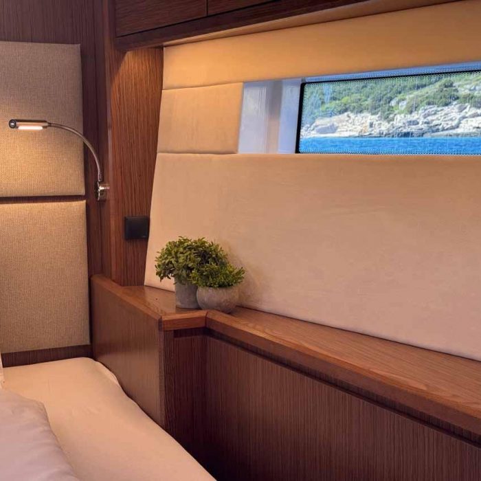 F-ONE | Bavaria C57 Style - 4 + 1 cab. photo 21