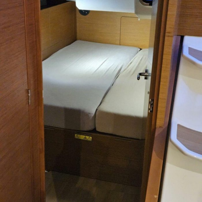 Virginia (A/C, Gen. 10kVA, Watermaker 160L/h, Electric Winch) | Sun Odyssey 440 photo 14