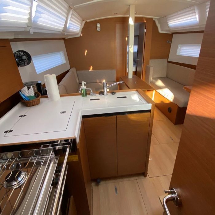4 elli | Sun Odyssey 380 - 3 cab. photo 9