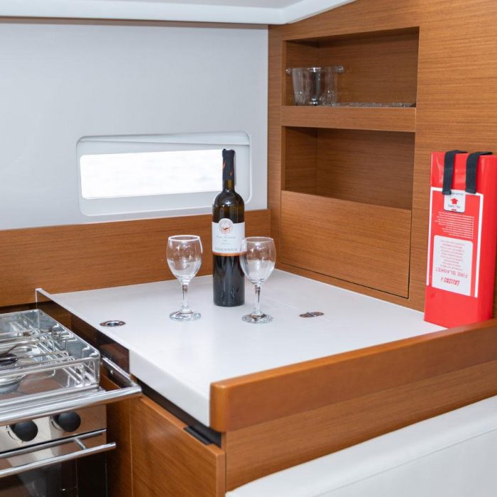 OSKAR  new 2024 (air condition, solar panels) | Sun Odyssey 410 photo 18