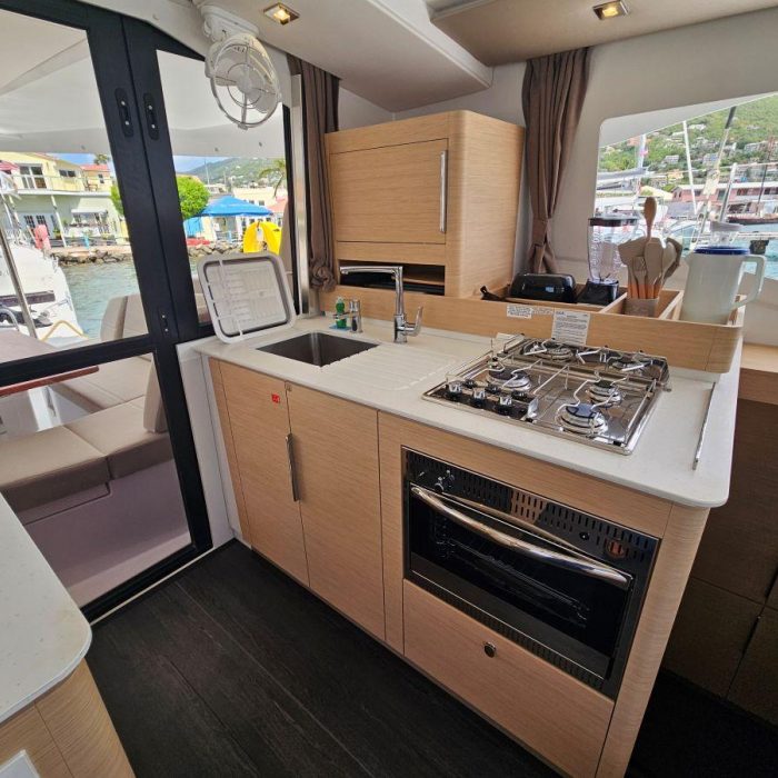 Irish Exit | Fountaine Pajot FP 41 Maesto 3 photo 12