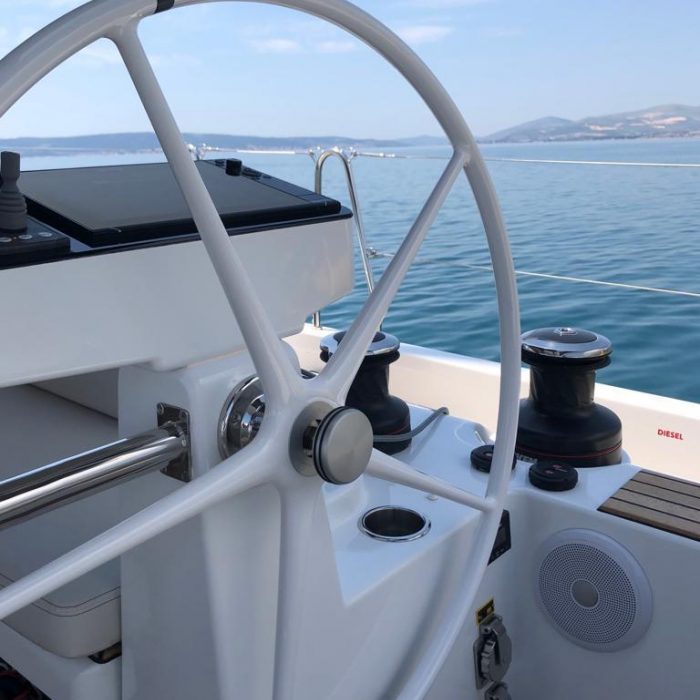White Bird | Oceanis Yacht 54 photo 13