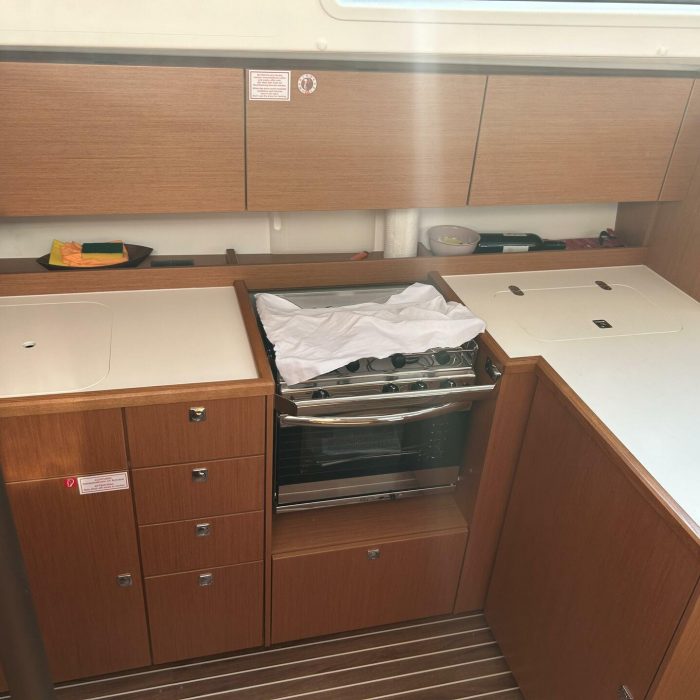 Juju | Bavaria C42 photo 12
