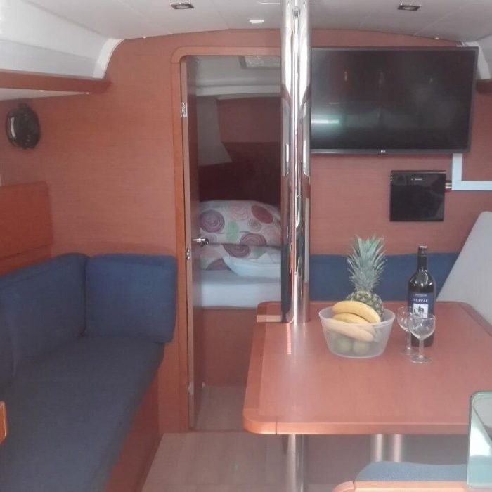 Sun Elli | Sun Odyssey 389 photo 4