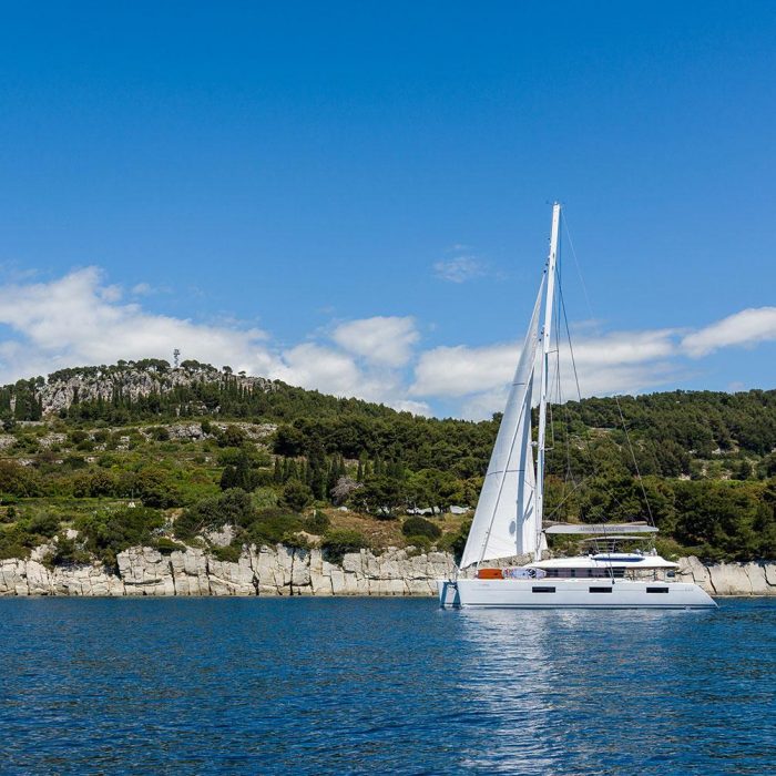 Opal | Lagoon 620 photo 7