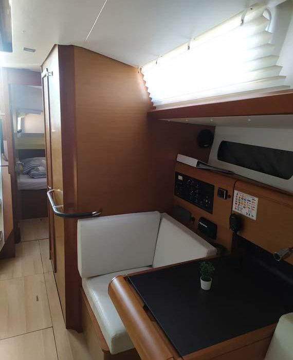 Mango Tango | Sun Odyssey 419 - 3 cab. photo 8