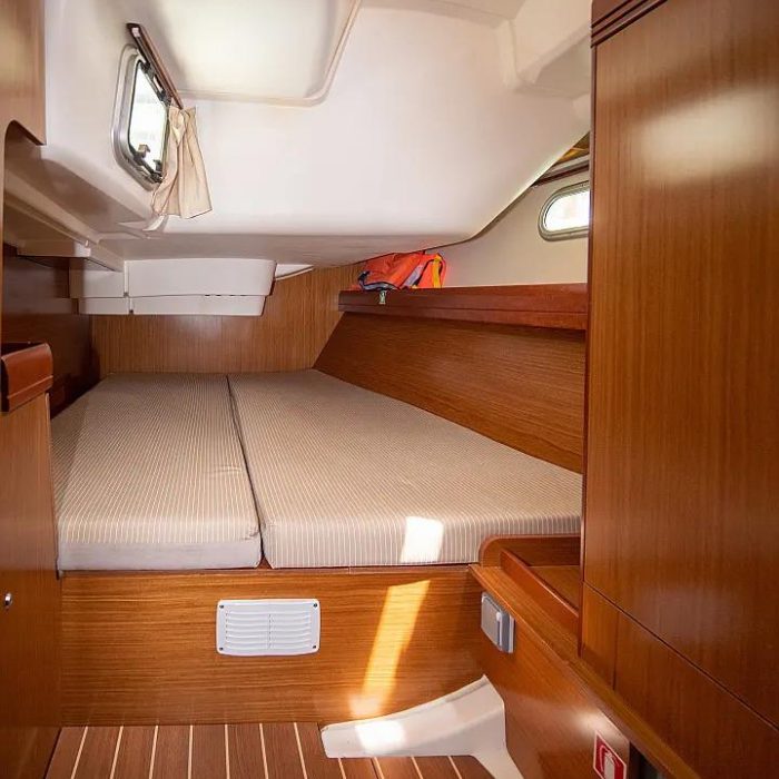 Mila | Sun Odyssey 42 i photo 24
