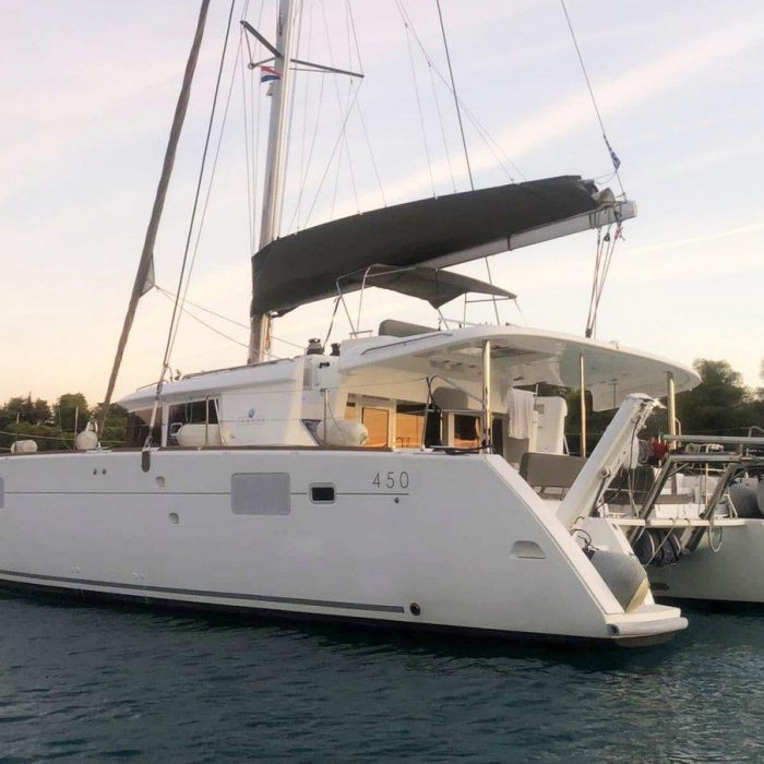 Azraq | Lagoon 450 F - 4 + 2 cab. photo 1