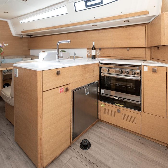 LINA 2020 (new sails 2024., air condition) | Elan E5 photo 21